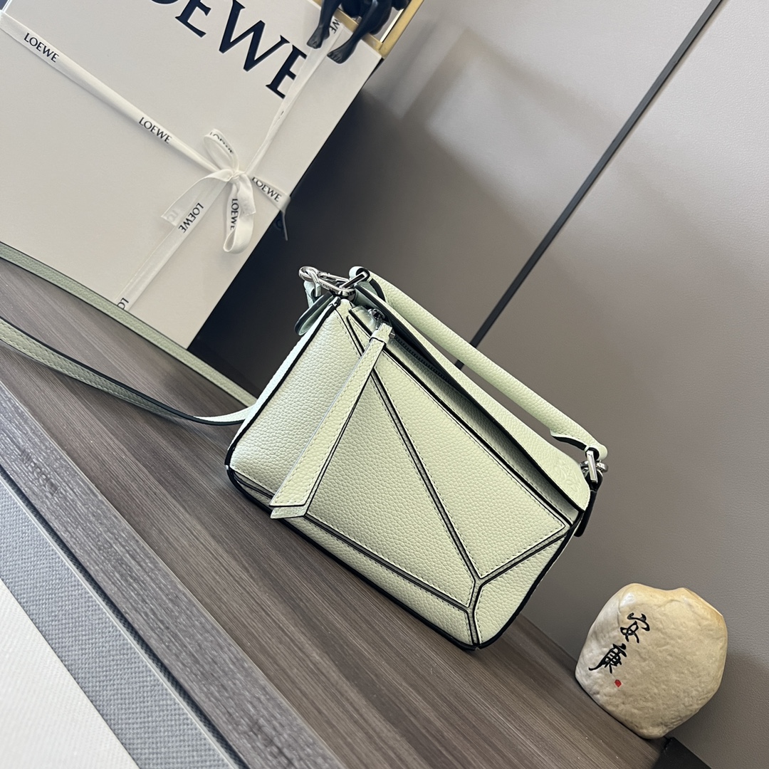 Loewe Puzzle Bags - Click Image to Close